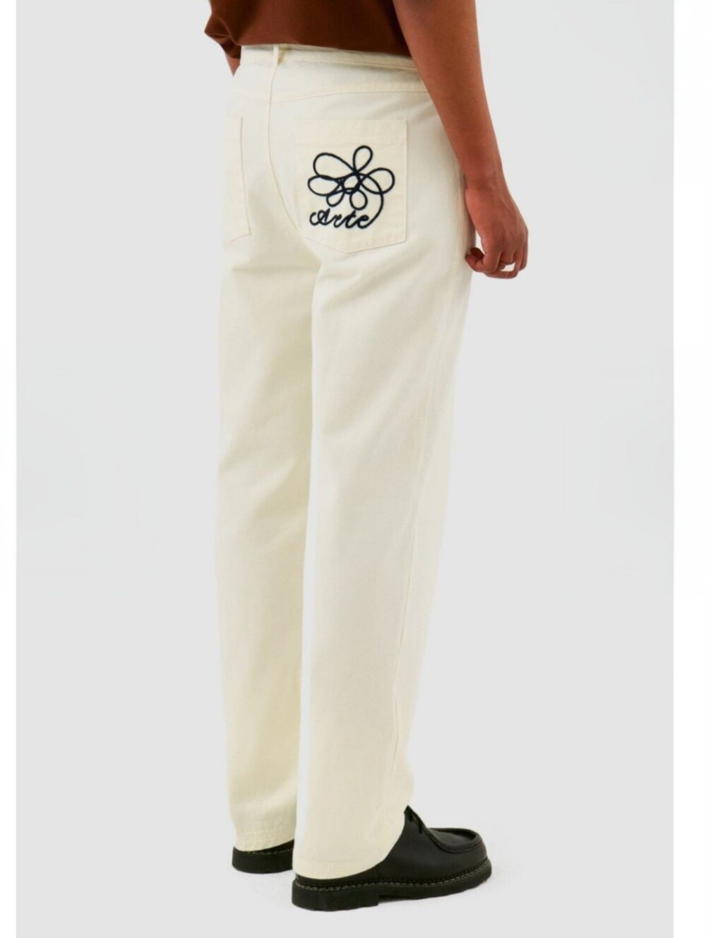 Relaxed Fit Men’s Jeans in Off-White with Back Pocket Embroidery